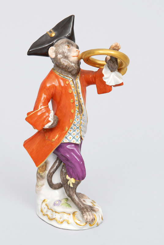 A figurine "french horn" of serial "music playing monkeys"