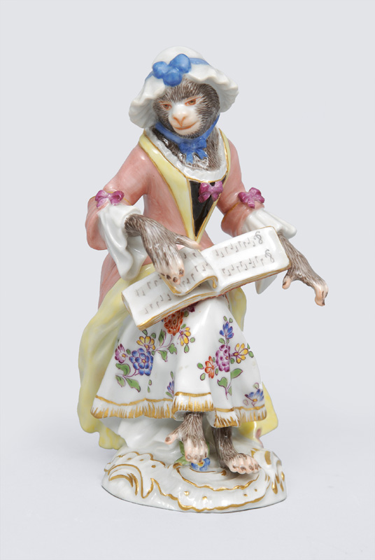 A figurine "female singer" of serial "music playing monkeys"