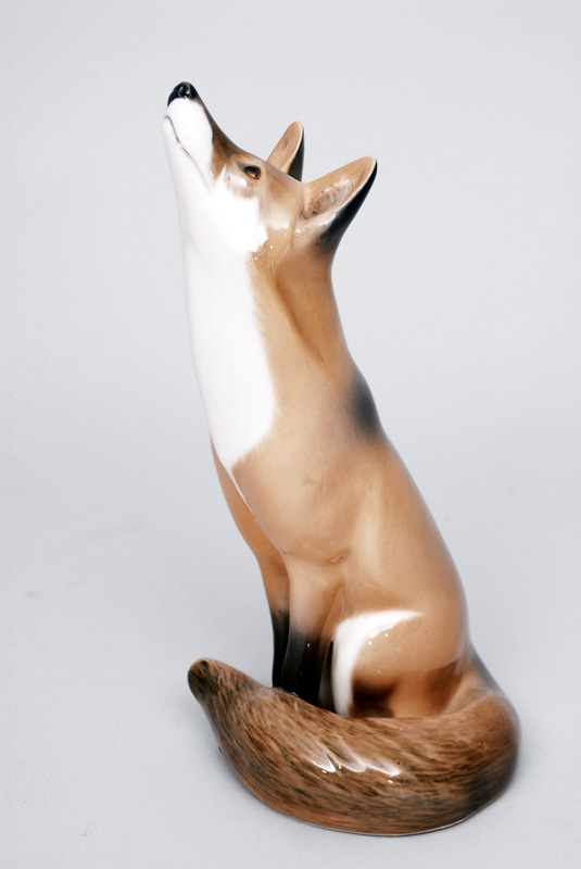 An animal figurine "Seated red fox"