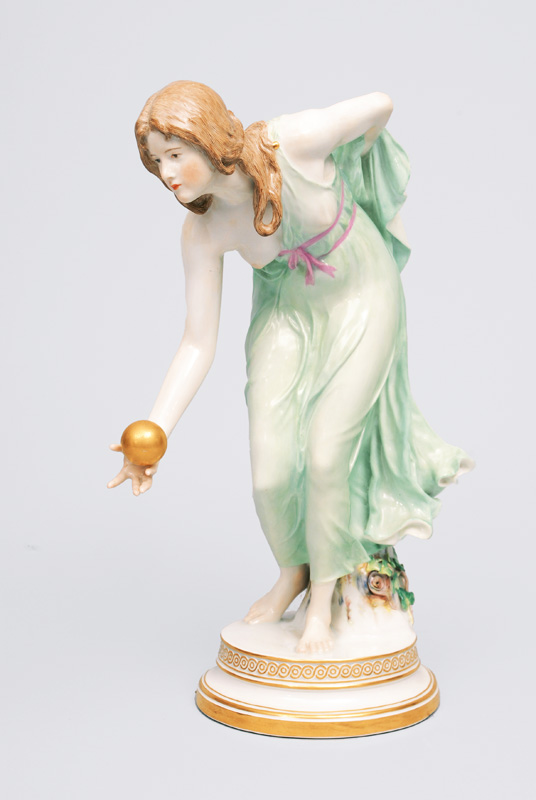 A figurine "female ball player"