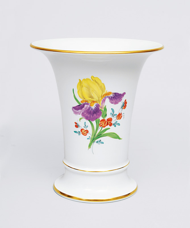 A goblet-shaped vase "Feldblume" with gilded rim