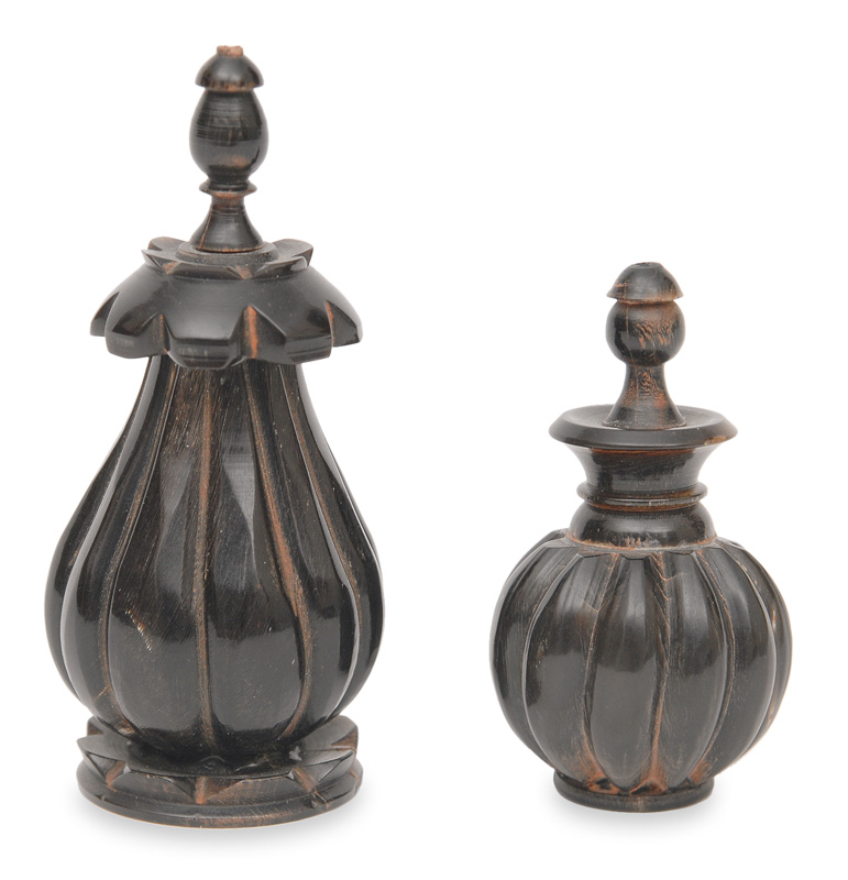 A pair of snuff bottles