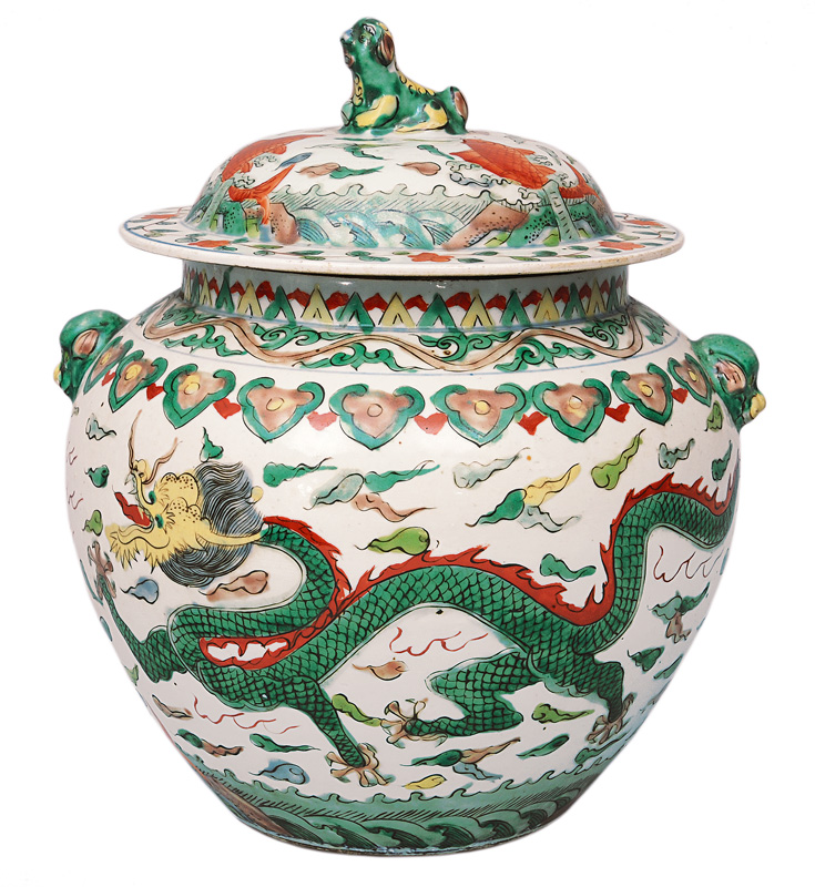 Wucai-Deckelvase mit Drachenmotiv