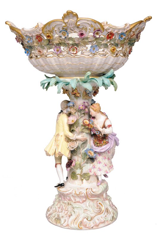 A tall centrepiece with dancing couple