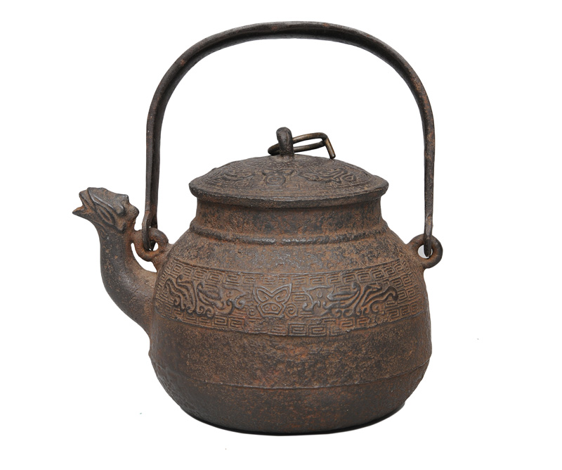 An iron-cast teapot "Tetsubin"