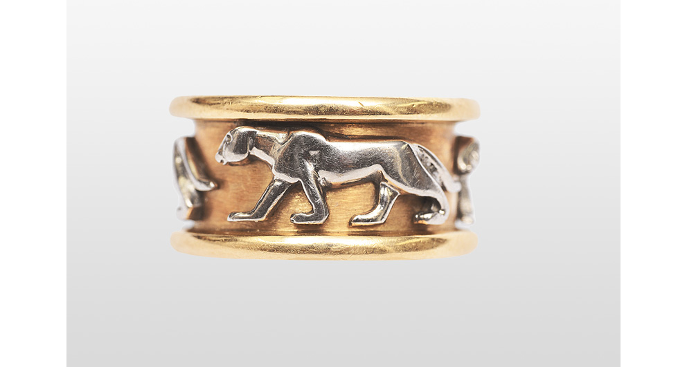 A gold ring with panther figures