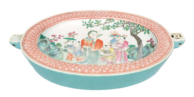 A Famille-Rose heating plate with garden scene