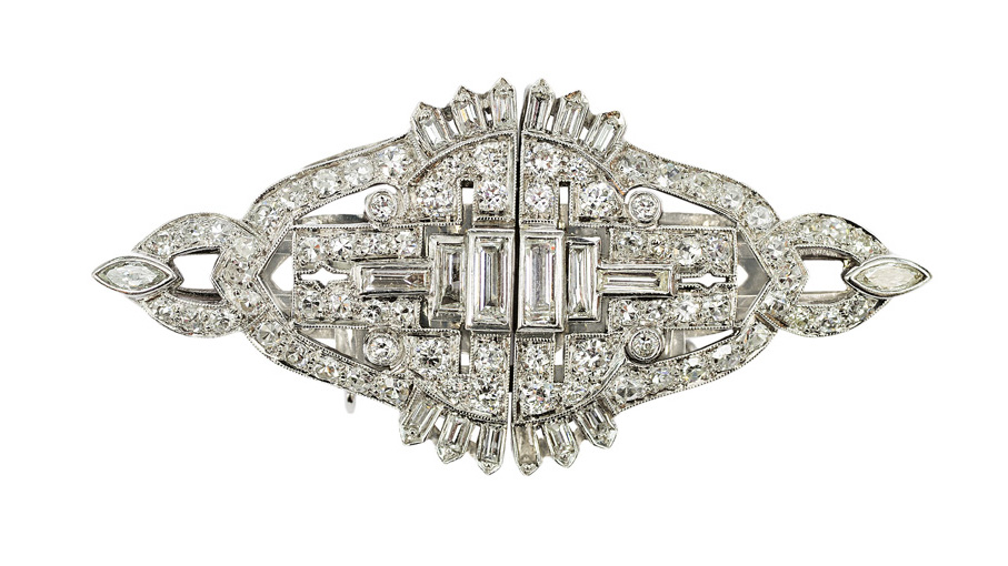 An Art-Déco clipbrooch with diamonds