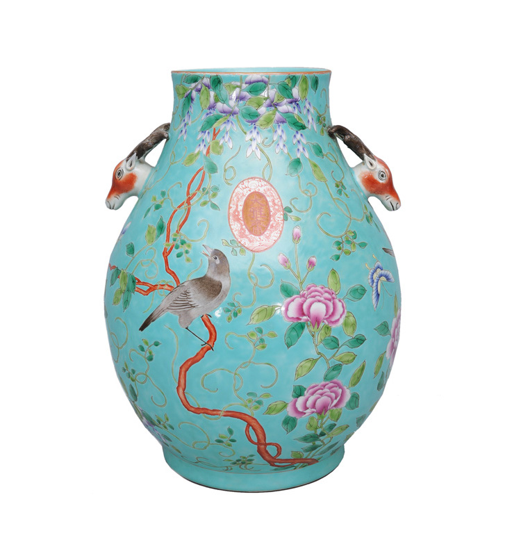 A large "Da Ya Zhai" vase with deer handles