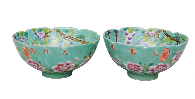 A pair of "Da Ya Zhai" bowls