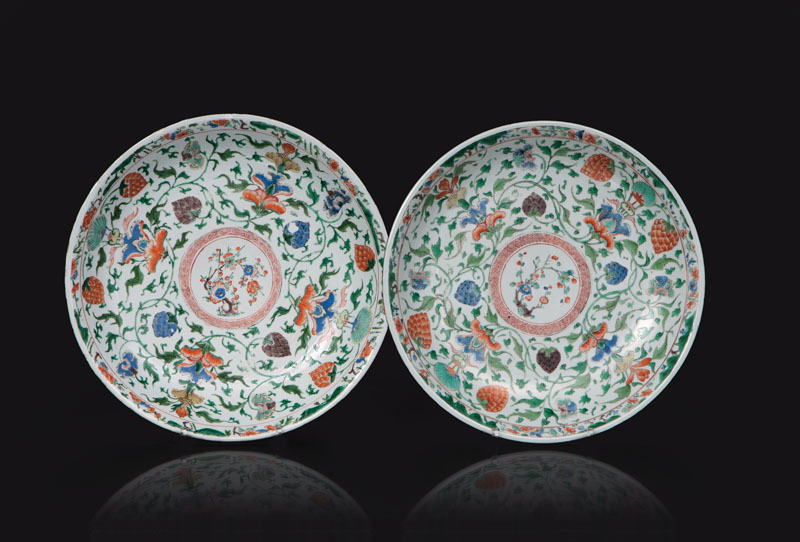 A pair of large 'Famille-Verte' plates with sumptuous foliage decoration