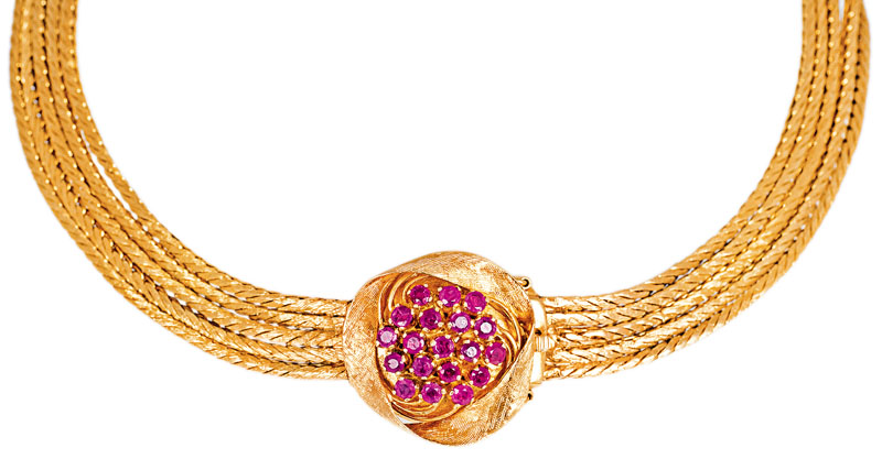 A golden necklace with ruby clasp