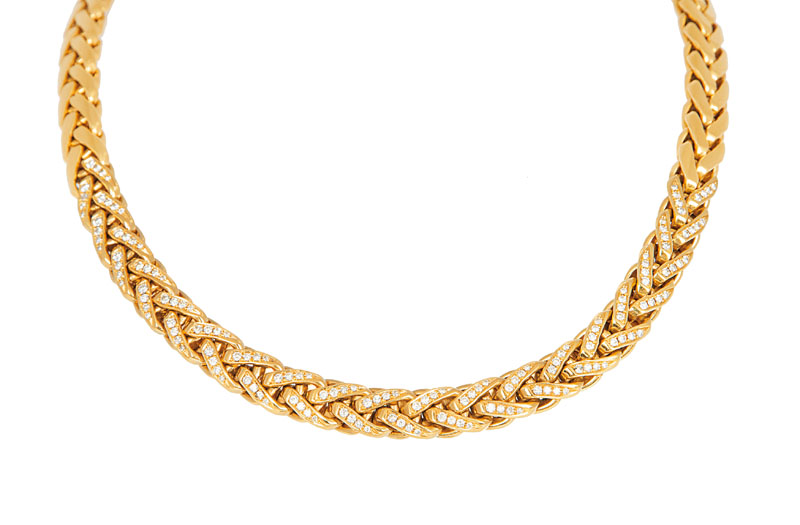 A curbchain necklace with diamonds