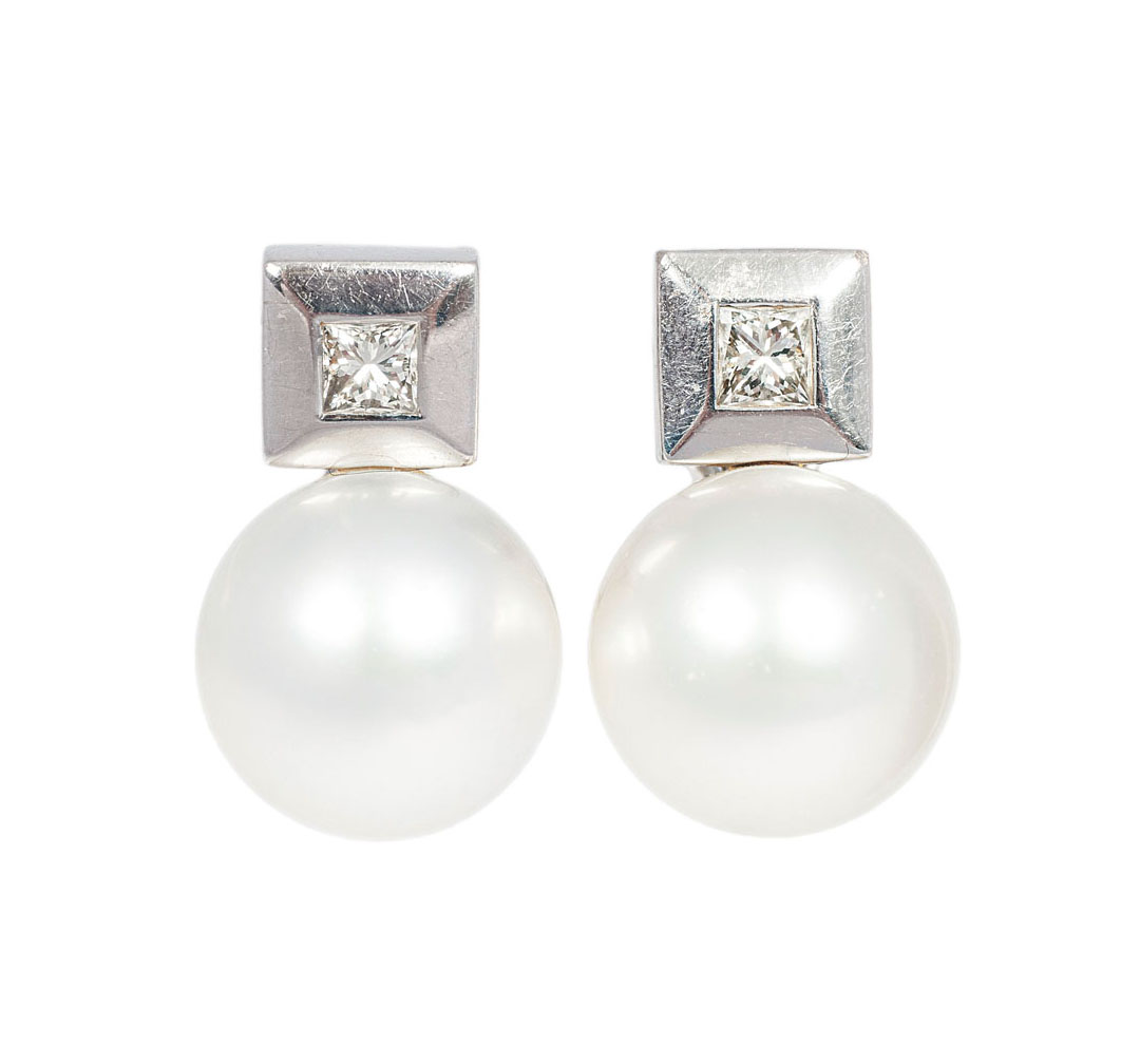 A pair of Southseapearl diamond earrings