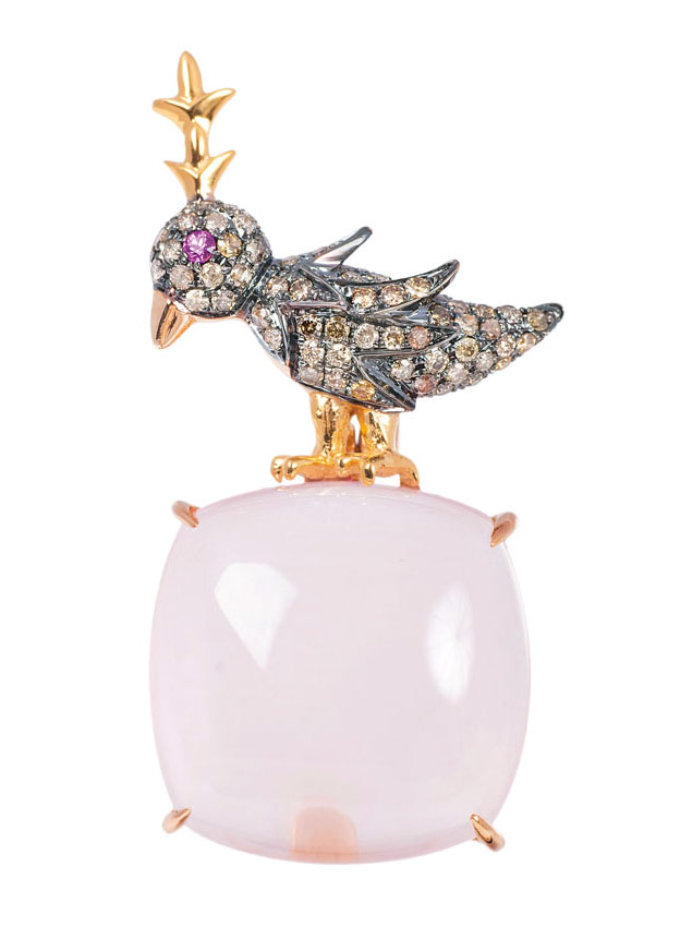 Rosenquarz-Anhänger mit diamantbesetzter Vogelfigur