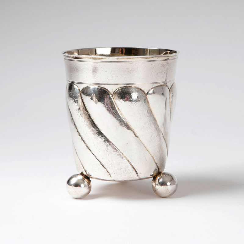 A beaker with rare pipe ornament