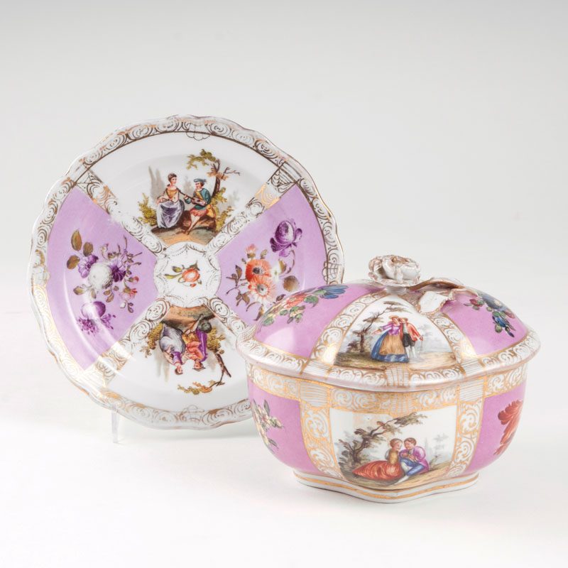 A small lidded tureen with Watteau-scenes