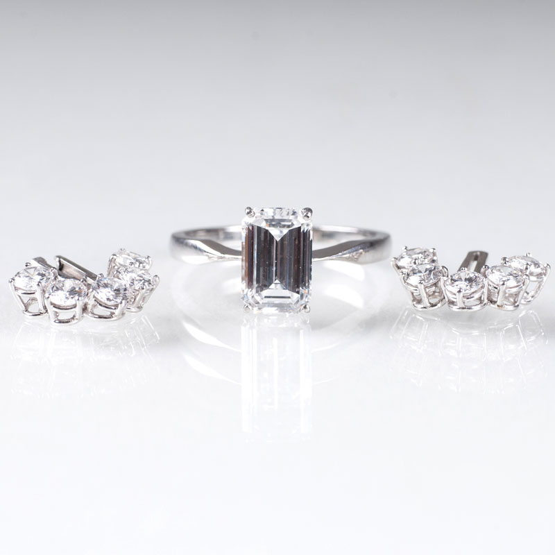 An extraordinary and high-grade solitaire diamond ring - image 2
