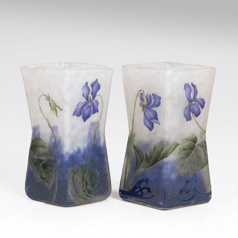 A pair of rhombic miniature vases with violets