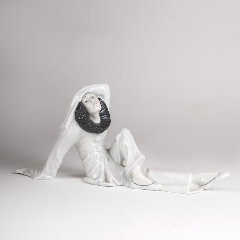 A porcelain figure 'Sitting harlequin'