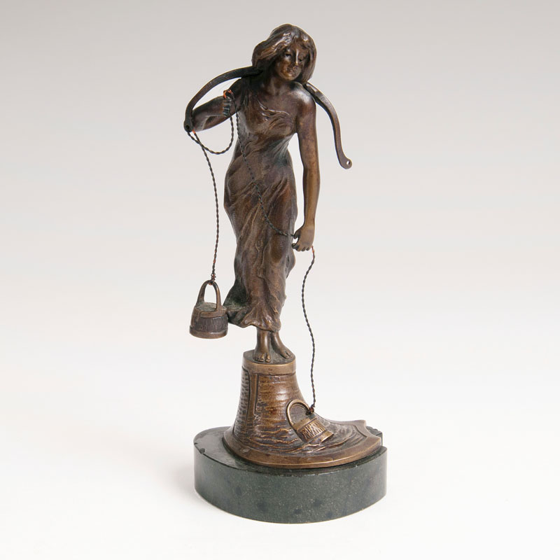 Kleine Bronze-Figur 'Wasserträgerin'