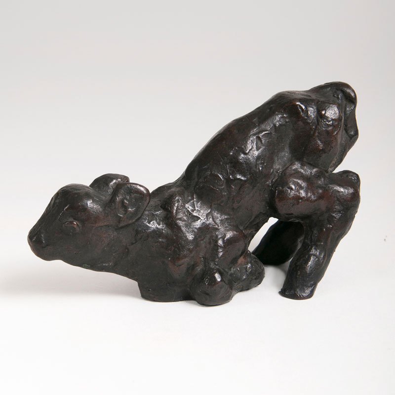 An animal bronze 'Kneeling little calf'