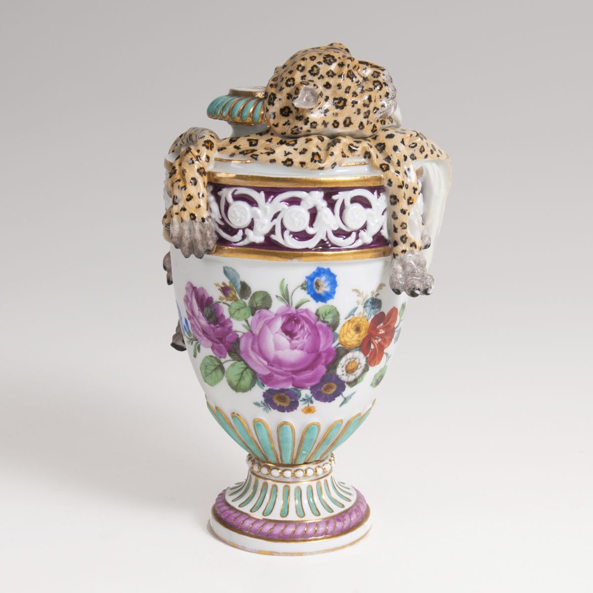 Seltene Potpourri-Vase mit Leopardenfell