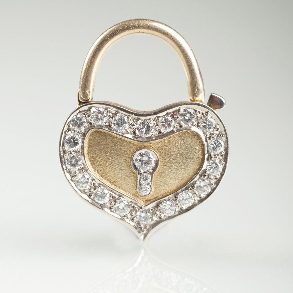 A small Heart Pendant with diamonds