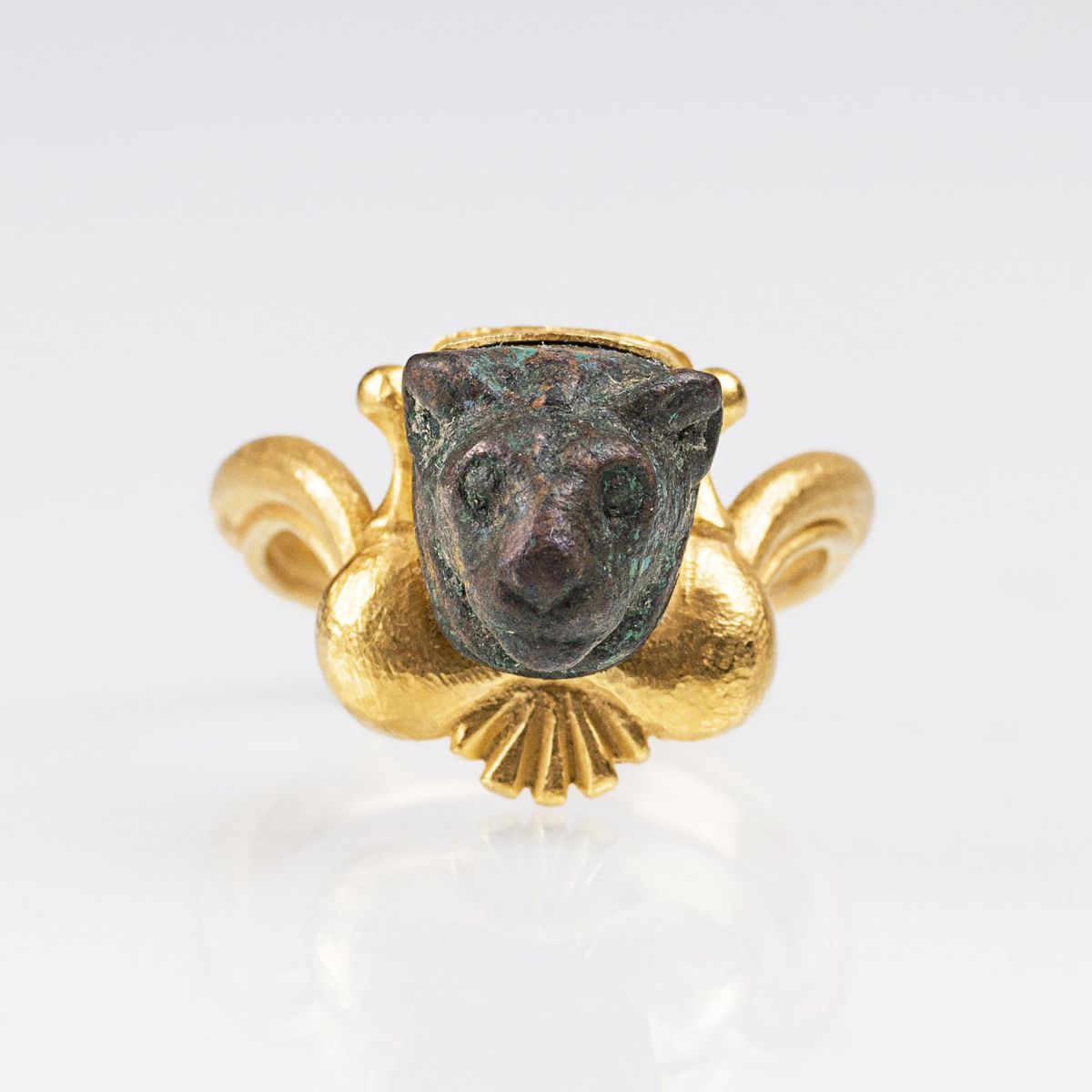A Gold Ring with Antique Lion's Head