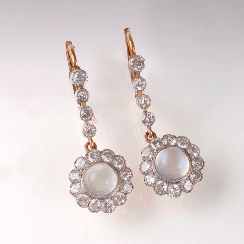 Paar Mondstein-Ohrhänger mit Altschliffdiamanten