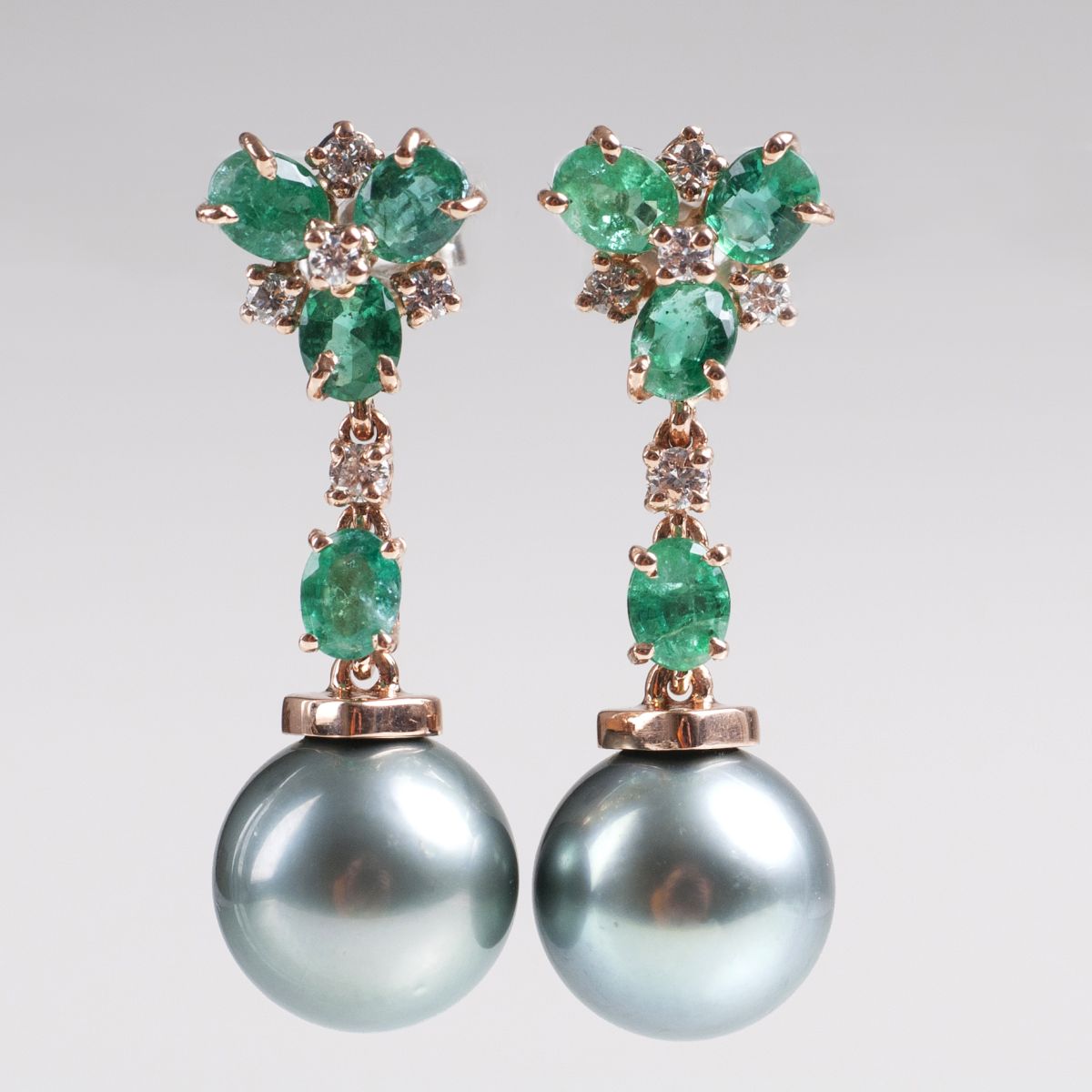 A pair of Tahiti pearl emerald earpendants