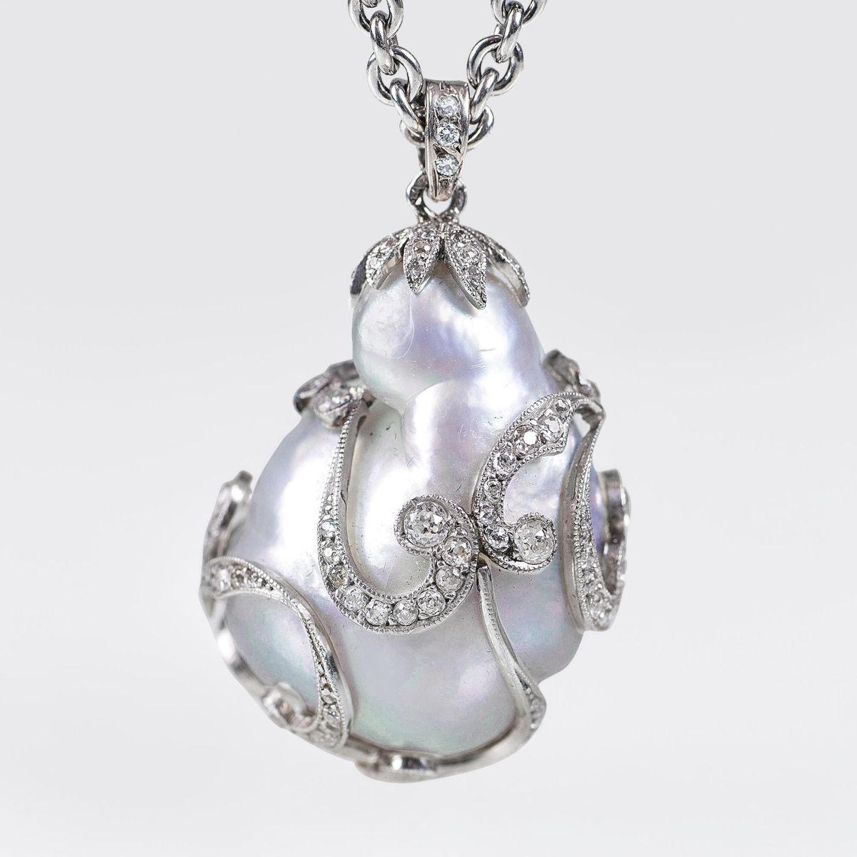 An Art-déco Diamond Pendant with one precious Natural Pearl