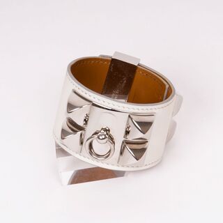 A Bangle Bracelet Collier de Chien Nata