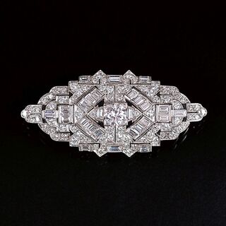 An Art-déco Diamond Brooch