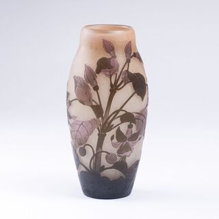 Vase mit Fuchsien-Dekor