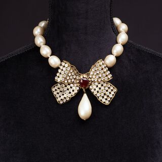 A Faux Pearl Necklace with Large Crystal-Bow