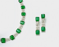 An exquisite Soirée Emerald Necklace with Earpendants - image 1
