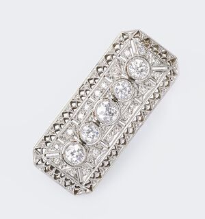 An Art-Nouveau Brooch with Diamonds
