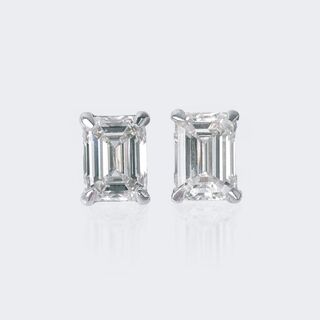 A Pair of Solitaire Diamond Earstuds in Emerald Cut