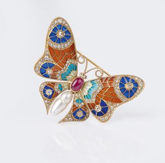 An Art-Nouveau plique à jour Enamel Brooch with Diamonds and Pearl 'Papillon'