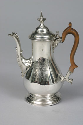 An antique englisch coffee pot