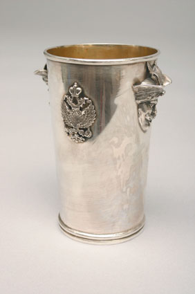 Russischer Silber-Becher mit Doppeladler und russ. Männerportraits