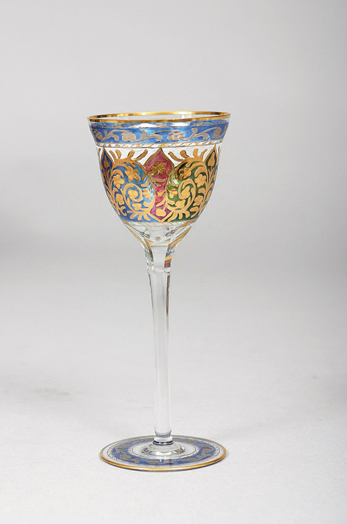 Jugendstil-Weinglas mit feinem Floraldekor