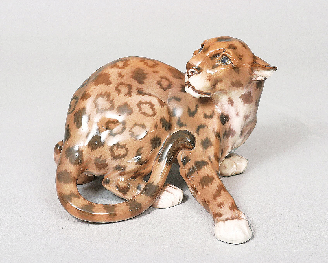 Ausdrucksstarke Tierfigur 'Leopard'