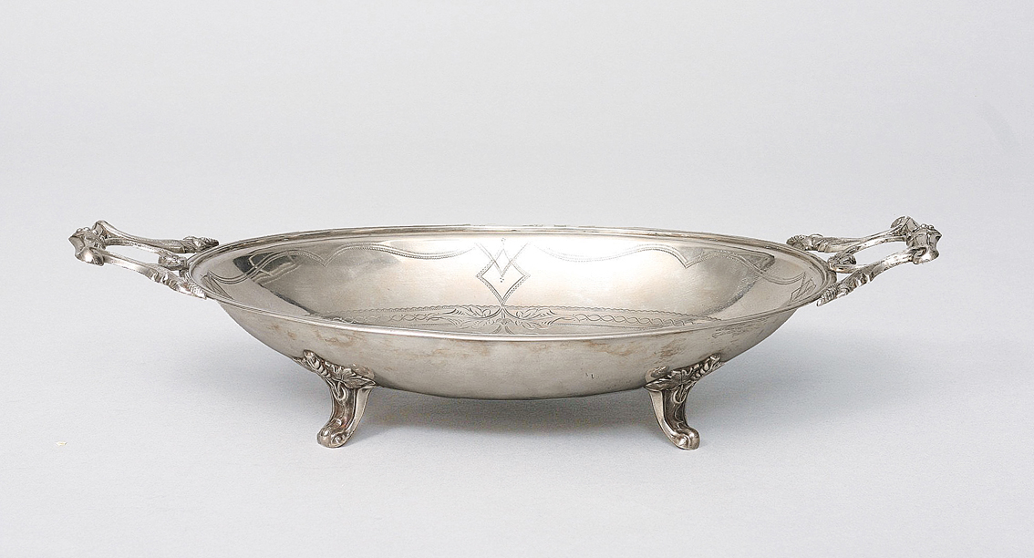 An elegant Hamburg bowl with ornamental engravings