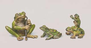 A set of 3 miniature bronze figures 'Tree frog'