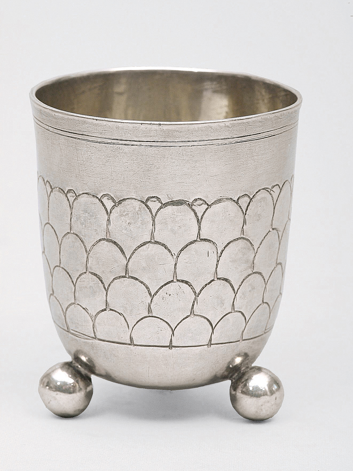 A rare cup with scale-shaped pattern