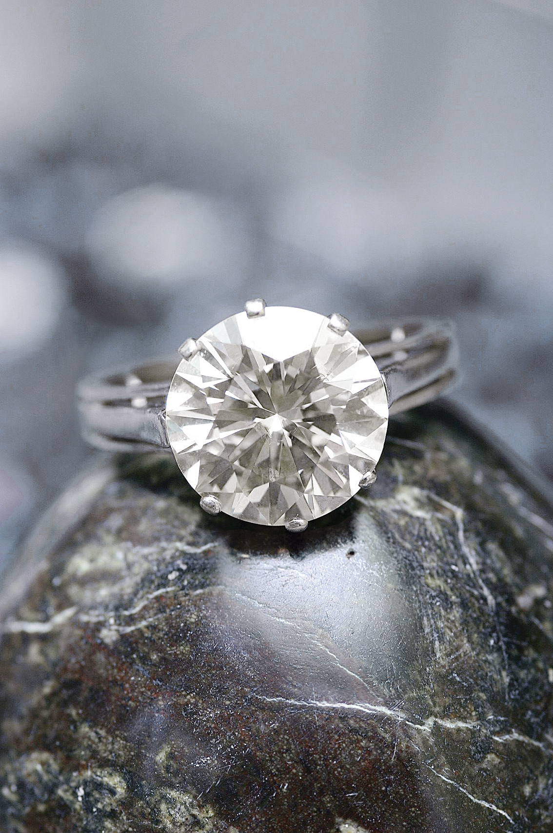 An extraordinary large single stone diamond ring