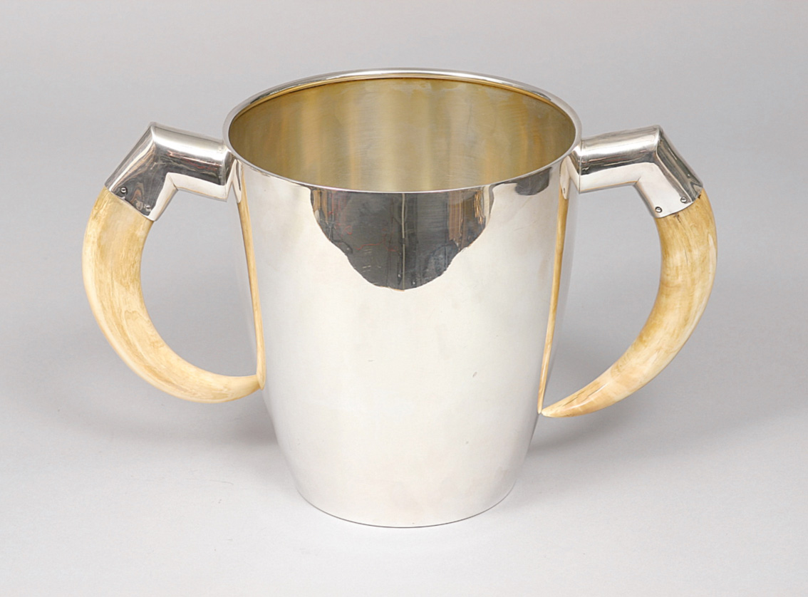An interesting champaign cooler with