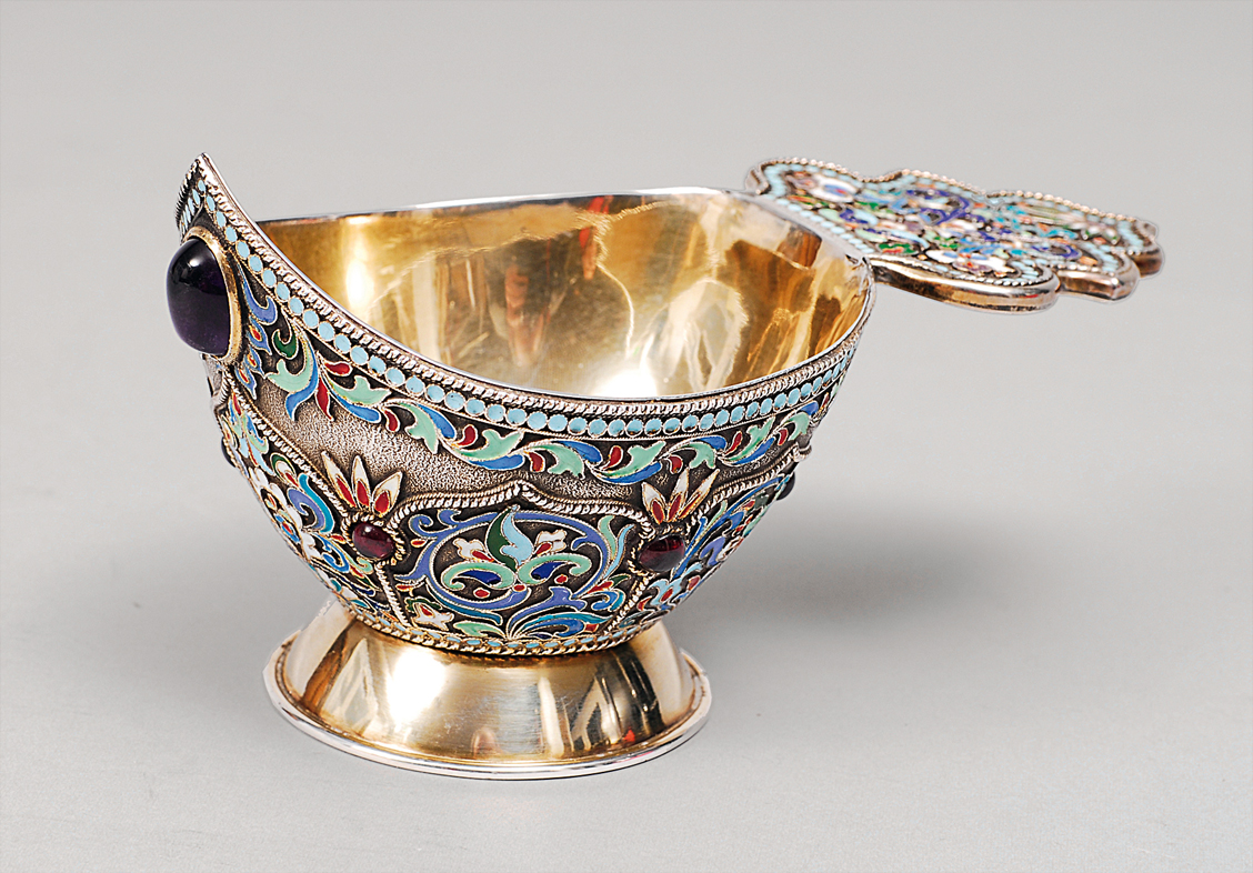 Reich verzierter russischer Cloisonné-Kovsh